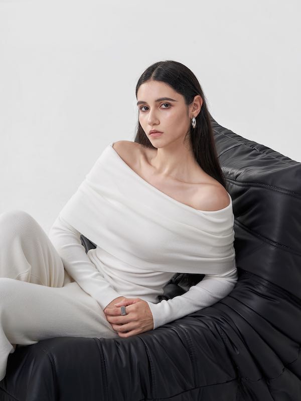 OLASEUY 「2025 AUTUMN」Gentle temperament, high elasticity boat neck top